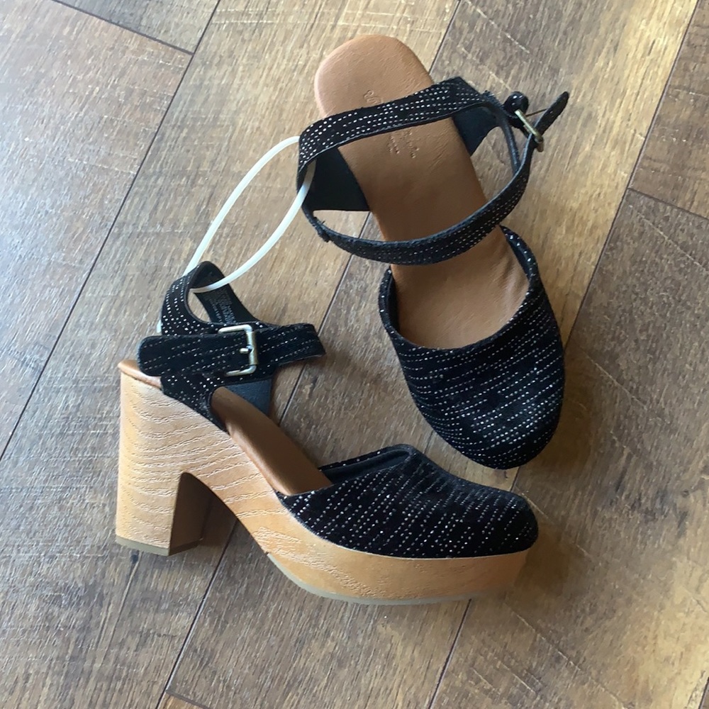 NWOT Clogs